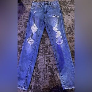 Aeropostale ripped skinny jeans